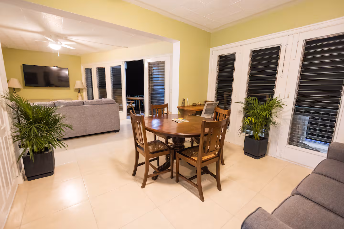 Spacious living room